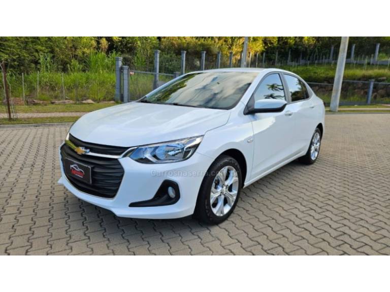 CHEVROLET - ONIX - 2023/2024 - Branca - R$ 98.900,00