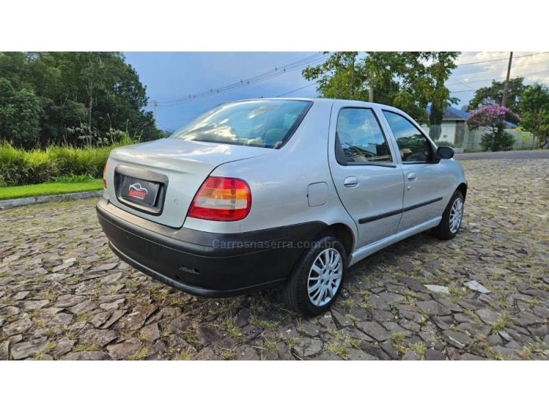 FIAT - SIENA - 2006/2007 - Prata - R$ 17.900,00