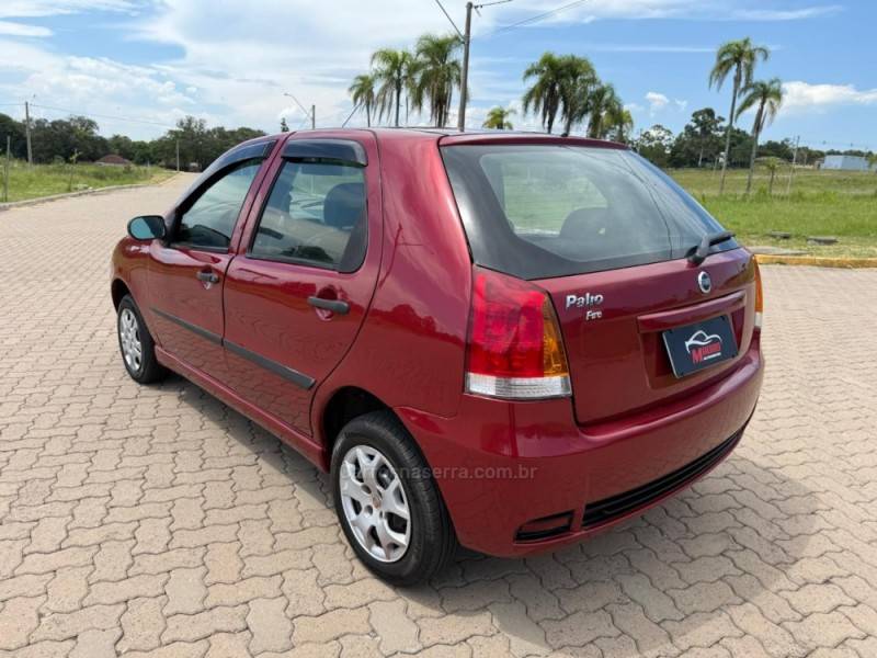 FIAT - PALIO - 2004/2005 - Vermelha - R$ 17.900,00