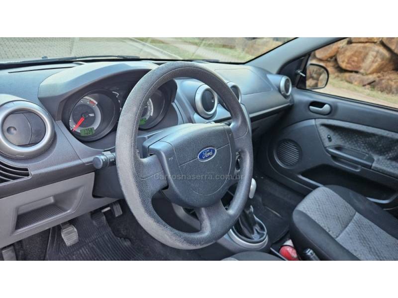 FORD - FIESTA - 2012/2013 - Prata - R$ 33.900,00