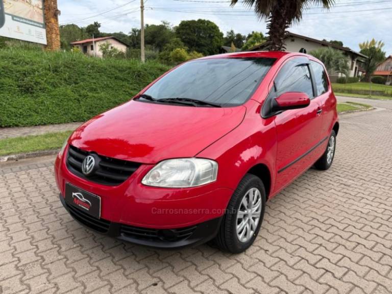VOLKSWAGEN - FOX - 2007/2008 - Vermelha - R$ 23.900,00