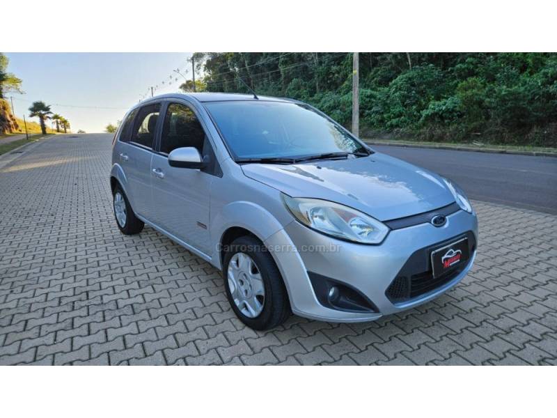 FORD - FIESTA - 2012/2013 - Prata - R$ 33.900,00