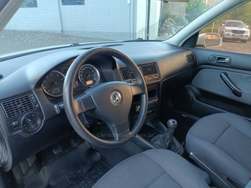 VOLKSWAGEN - GOLF - 2009/2010 - Branca - R$ 45.900,00