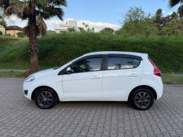 FIAT - PALIO - 2014/2015 - Branca - R$ 34.900,00