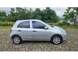 NISSAN - MARCH - 2011/2012 - Prata - R$ 33.900,00