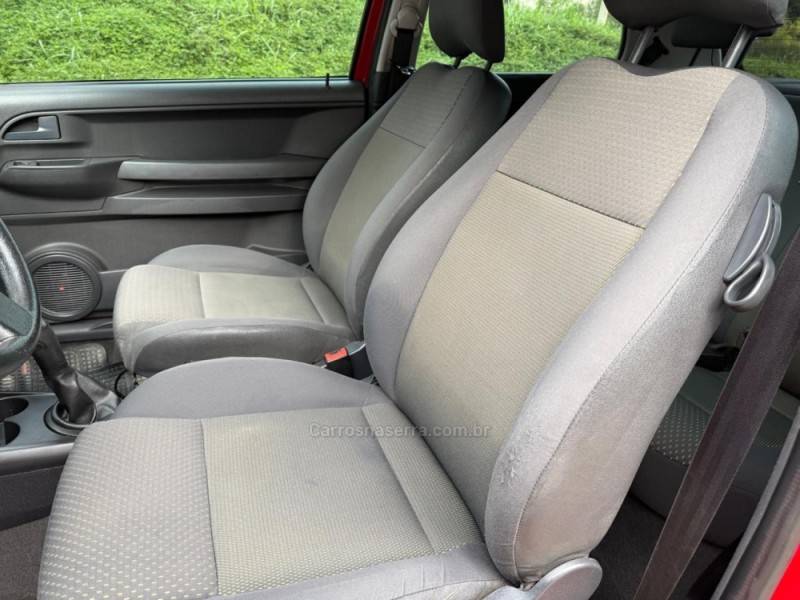 VOLKSWAGEN - FOX - 2007/2008 - Vermelha - R$ 23.900,00