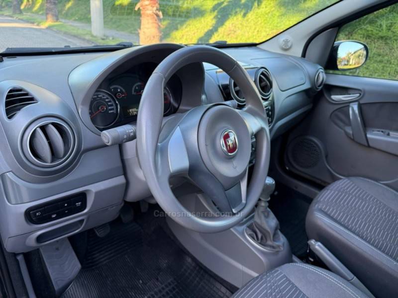 FIAT - PALIO - 2012/2013 - Preta - R$ 41.900,00