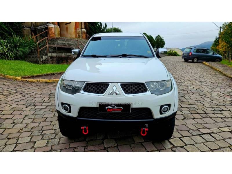 MITSUBISHI - L200 TRITON - 2013/2013 - Branca - R$ 125.000,00