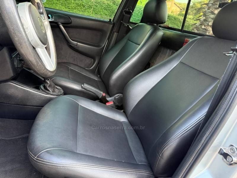 VOLKSWAGEN - SAVEIRO - 2000/2001 - Prata - R$ 33.900,00