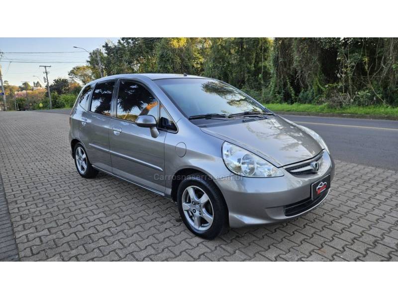 HONDA - FIT - 2008/2008 - Cinza - R$ 33.900,00