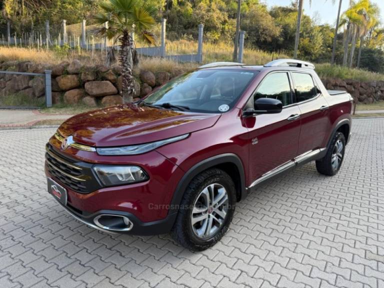 FIAT - TORO - 2016/2017 - Vermelha - R$ 97.900,00