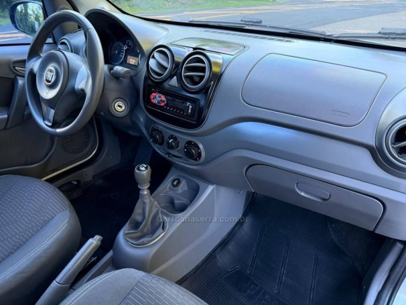 FIAT - PALIO - 2012/2013 - Prata - R$ 39.900,00