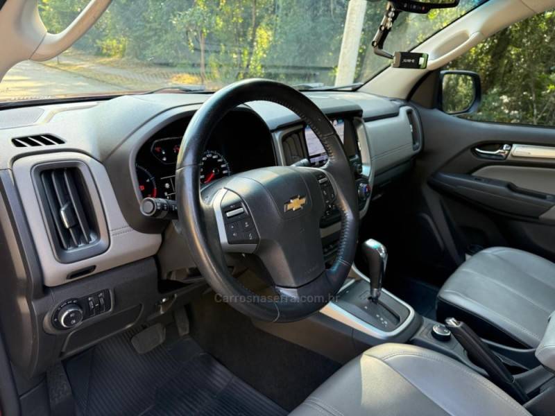 CHEVROLET - S10 - 2018/2019 - Vermelha - R$ 149.900,00