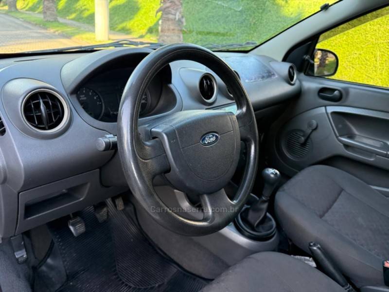 FORD - FIESTA - 2007/2007 - Prata - R$ 16.900,00