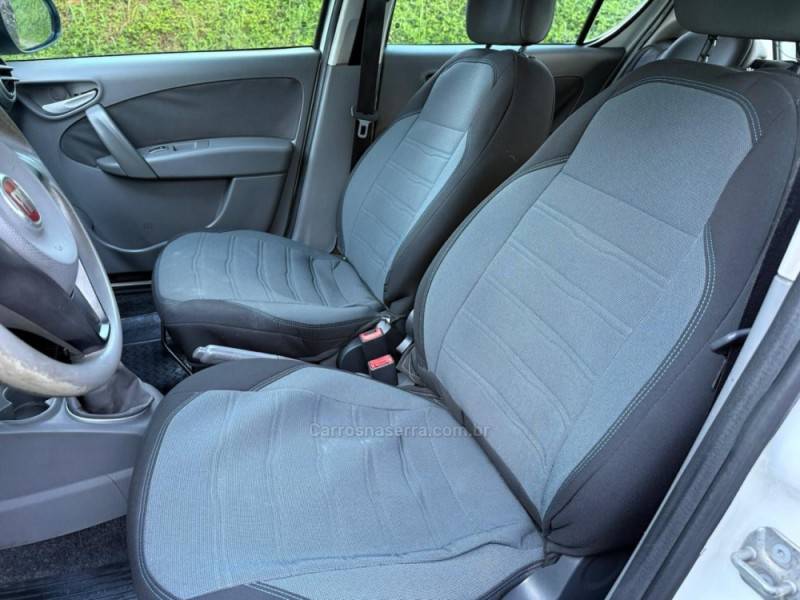 FIAT - PALIO - 2014/2015 - Branca - R$ 34.900,00