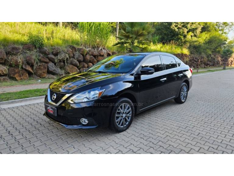NISSAN - SENTRA - 2017/2018 - Preta - R$ 73.900,00