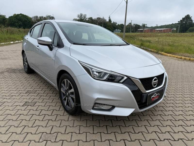 NISSAN - VERSA - 2020/2021 - Prata - R$ 81.900,00