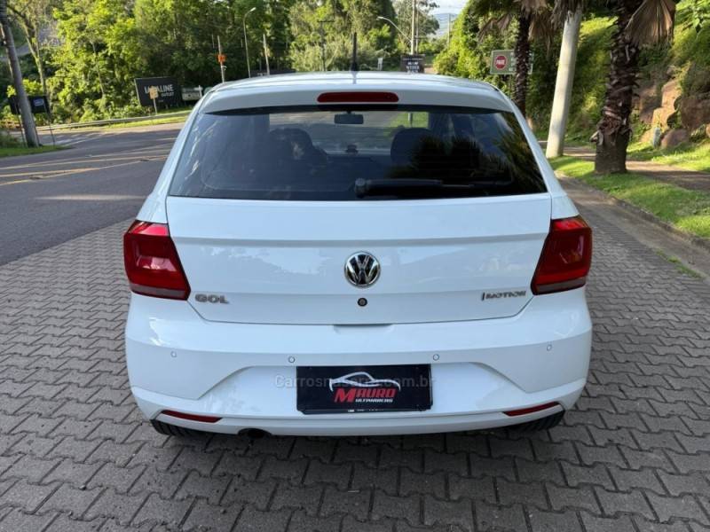 VOLKSWAGEN - GOL - 2016/2017 - Branca - R$ 46.900,00