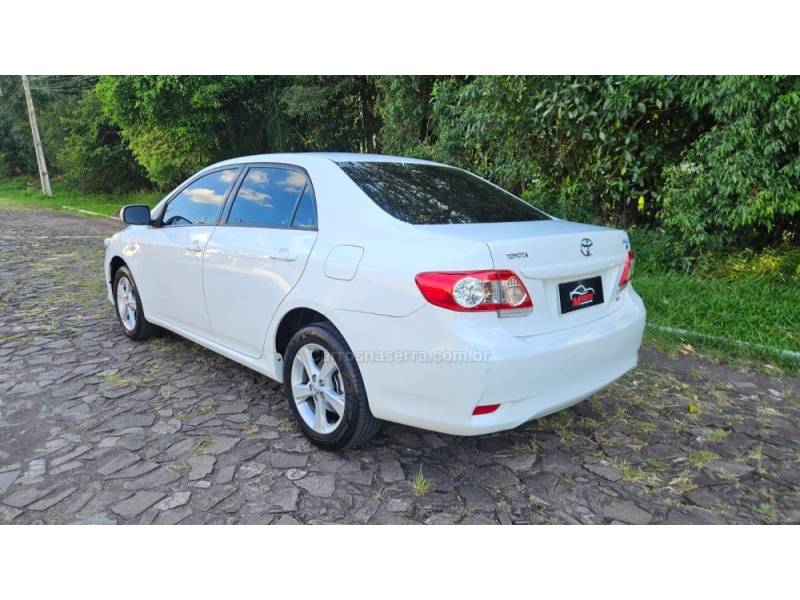 TOYOTA - COROLLA - 2011/2012 - Branca - R$ 68.900,00