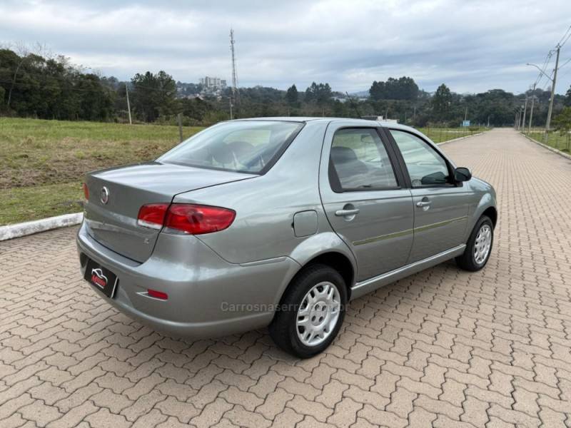FIAT - SIENA - 2009/2010 - Cinza - R$ 32.900,00
