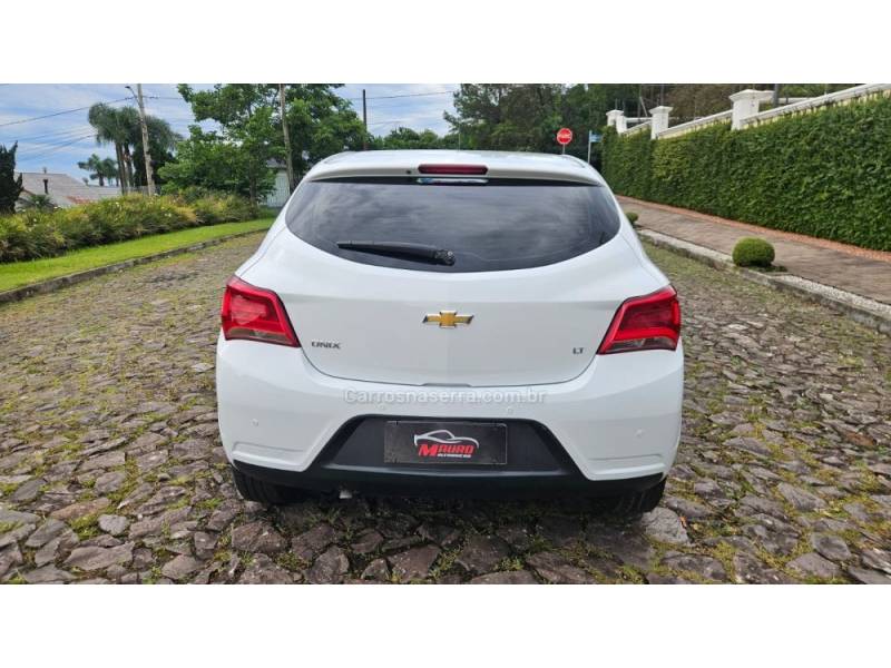 CHEVROLET - ONIX - 2019/2019 - Branca - R$ 54.900,00