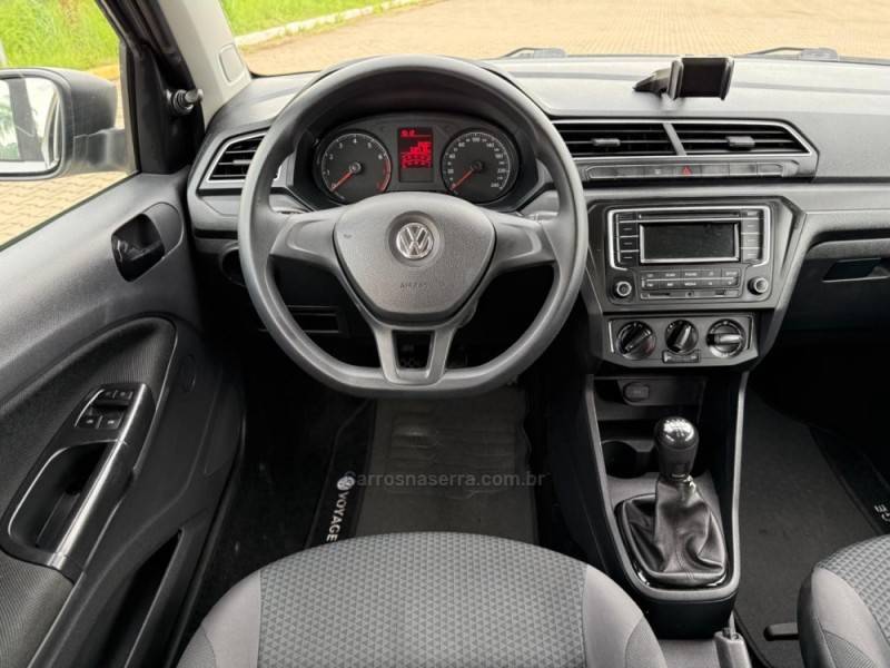 VOLKSWAGEN - VOYAGE - 2021/2022 - Prata - R$ 61.900,00