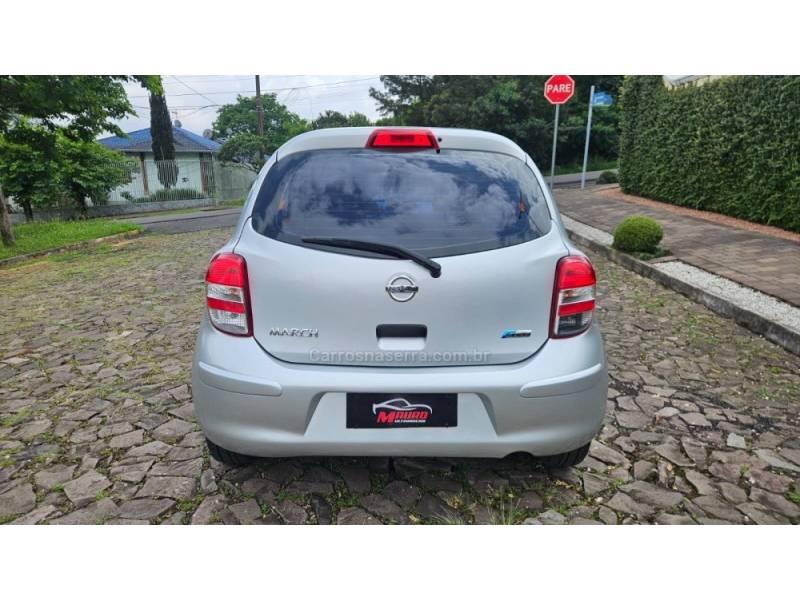 NISSAN - MARCH - 2011/2012 - Prata - R$ 33.900,00