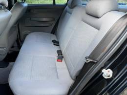 VOLKSWAGEN - FOX - 2007/2008 - Preta - R$ 30.900,00