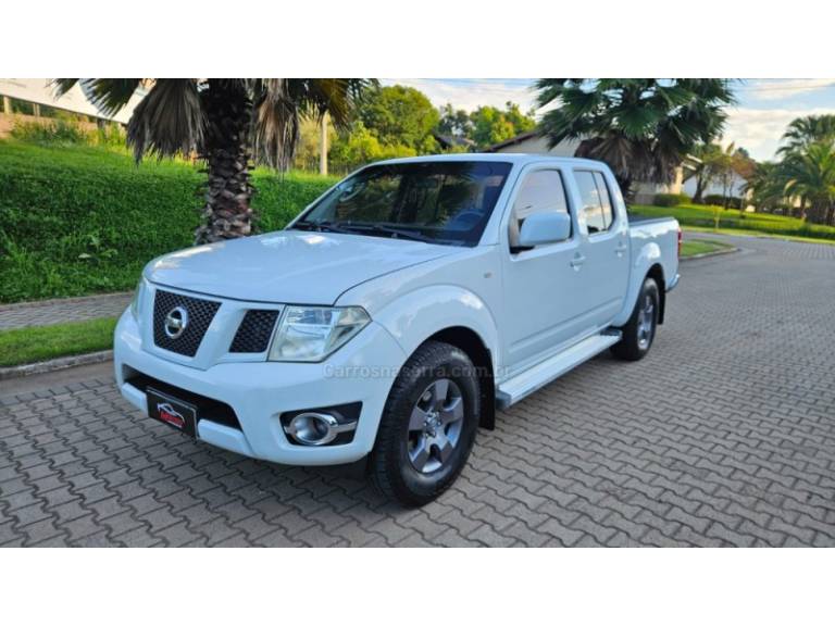 NISSAN - FRONTIER - 2013/2014 - Branca - R$ 86.900,00