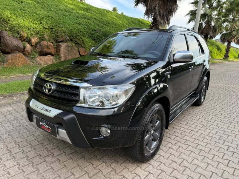 TOYOTA - HILUX SW4 - 2010/2010 - Preta - R$ 116.900,00