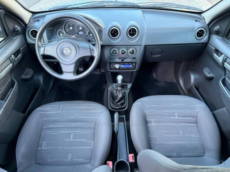 CHEVROLET - PRISMA - 2010/2011 - Prata - R$ 29.900,00