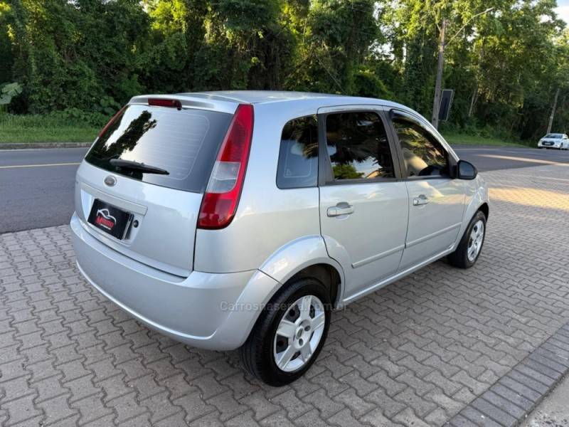 FORD - FIESTA - 2007/2007 - Prata - R$ 16.900,00