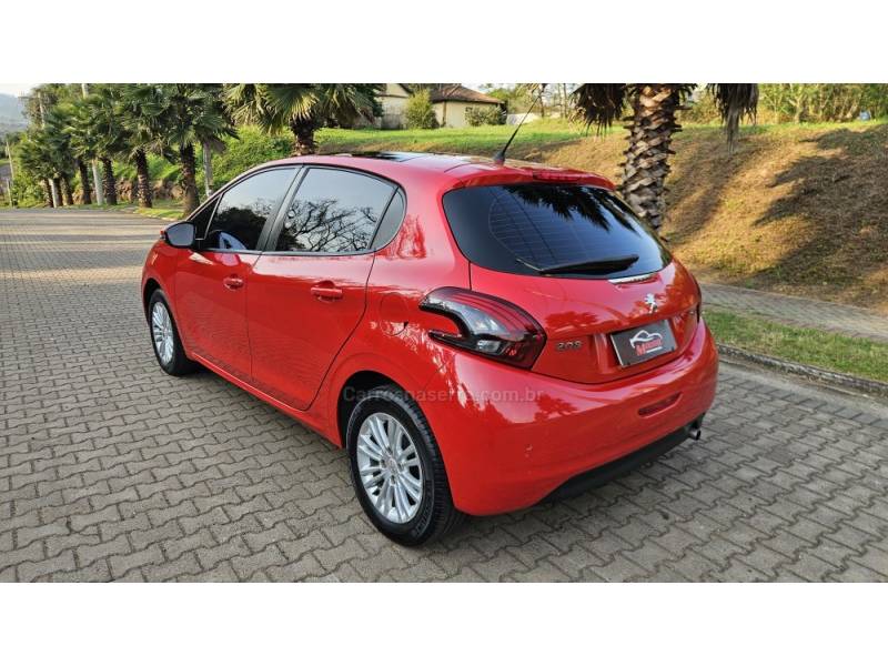 PEUGEOT - 208 - 2016/2017 - Vermelha - R$ 42.900,00