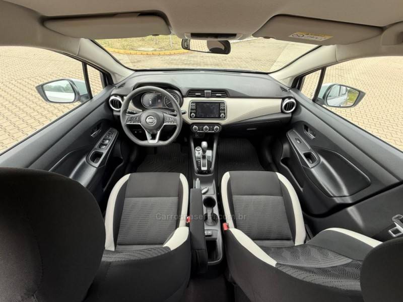 NISSAN - VERSA - 2020/2021 - Prata - R$ 81.900,00