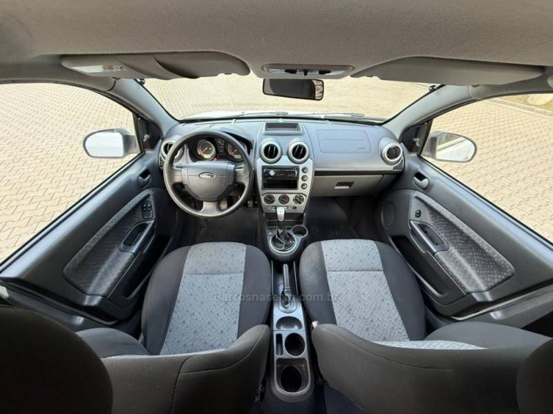 FORD - FIESTA - 2012/2013 - Branca - R$ 33.900,00