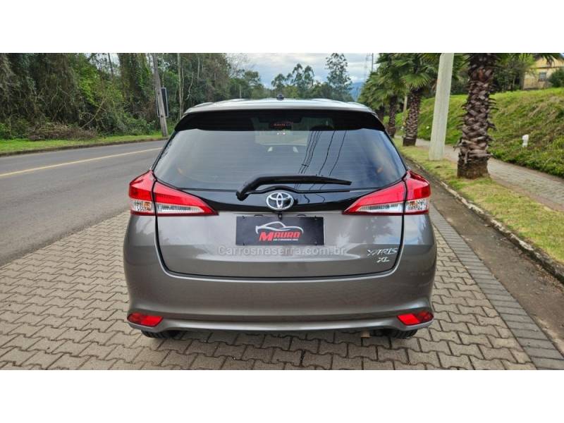 TOYOTA - YARIS - 2020/2020 - Cinza - R$ 82.900,00