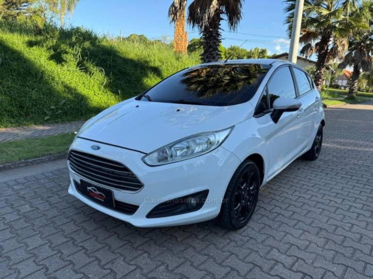 FORD - FIESTA - 2015/2015 - Branca - R$ 43.900,00