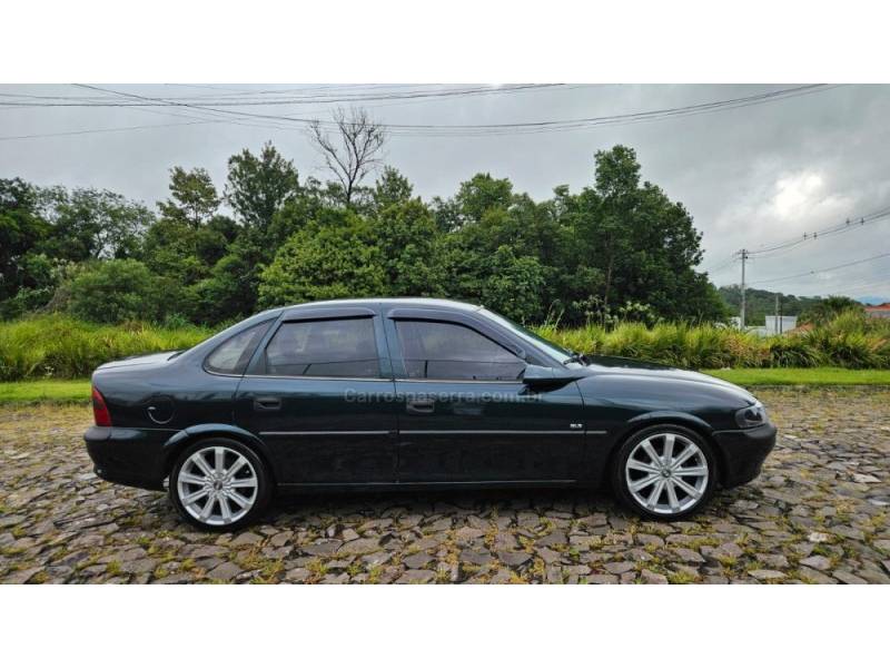 CHEVROLET - VECTRA - 1996/1997 - Verde - R$ 19.500,00