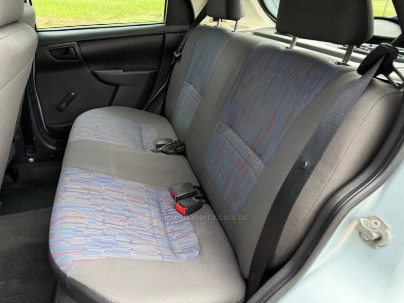 CHEVROLET - CELTA - 2010/2011 - Prata - R$ 29.900,00