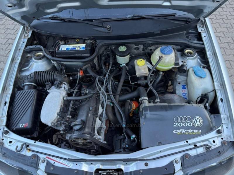 VOLKSWAGEN - SAVEIRO - 2000/2001 - Prata - R$ 33.900,00