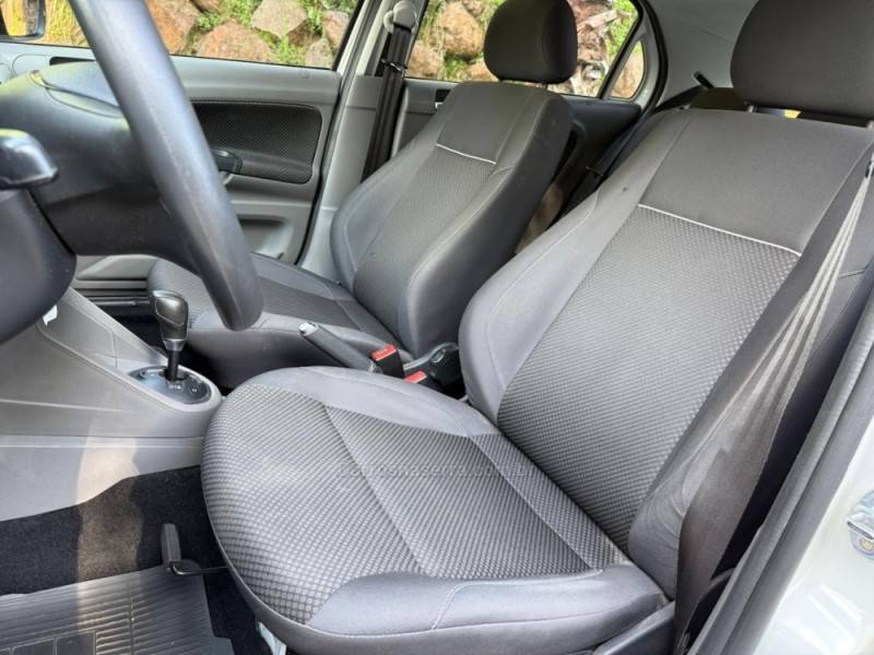 VOLKSWAGEN - GOL - 2016/2017 - Branca - R$ 46.900,00
