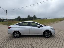 NISSAN - VERSA - 2020/2021 - Prata - R$ 81.900,00