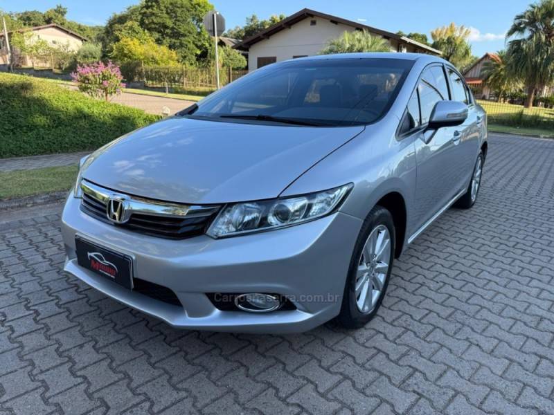 HONDA - CIVIC - 2014/2014 - Prata - R$ 73.900,00