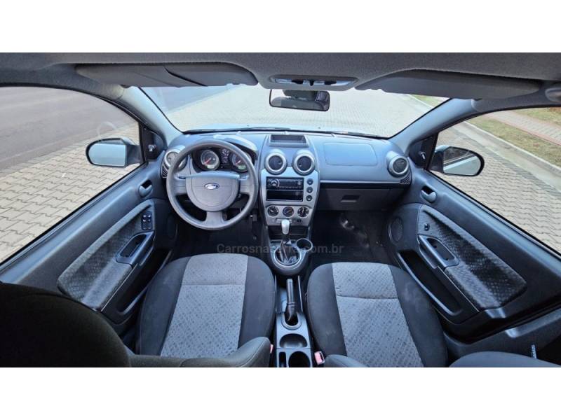 FORD - FIESTA - 2012/2013 - Prata - R$ 33.900,00