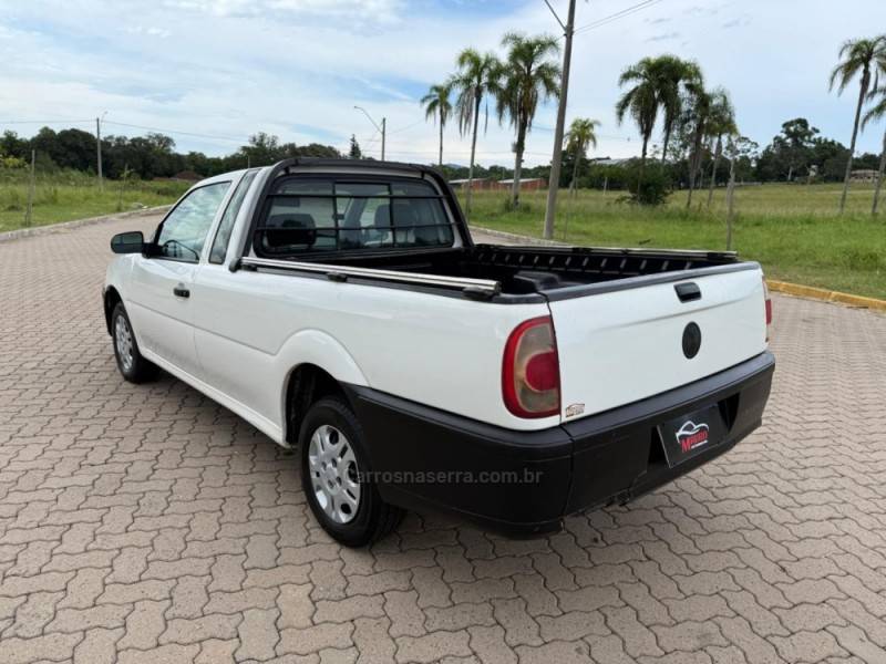 VOLKSWAGEN - SAVEIRO - 2005/2005 - Branca - R$ 27.900,00