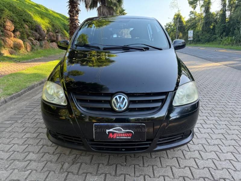 VOLKSWAGEN - FOX - 2009/2010 - Preta - R$ 27.900,00