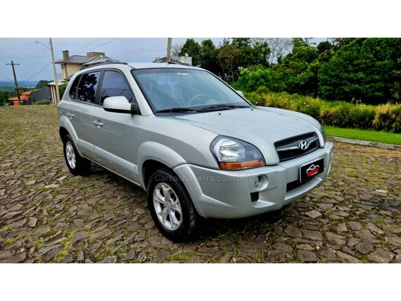 HYUNDAI - TUCSON - 2011/2012 - Prata - R$ 45.000,00