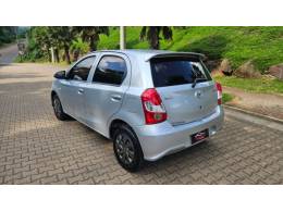 TOYOTA - ETIOS - 2017/2018 - Prata - R$ 53.700,00