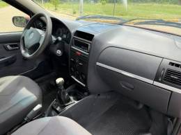 FIAT - PALIO - 2004/2005 - Vermelha - R$ 17.900,00