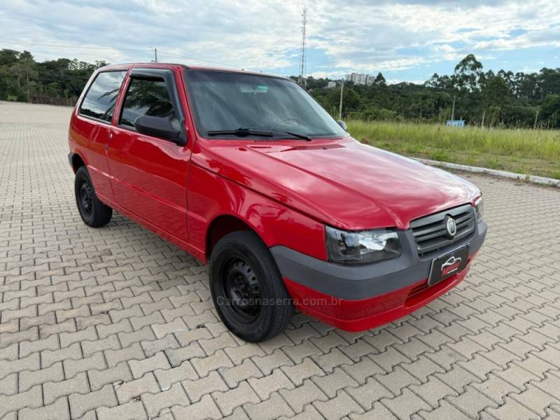 FIAT - UNO - 2010/2011 - Vermelha - R$ 22.900,00